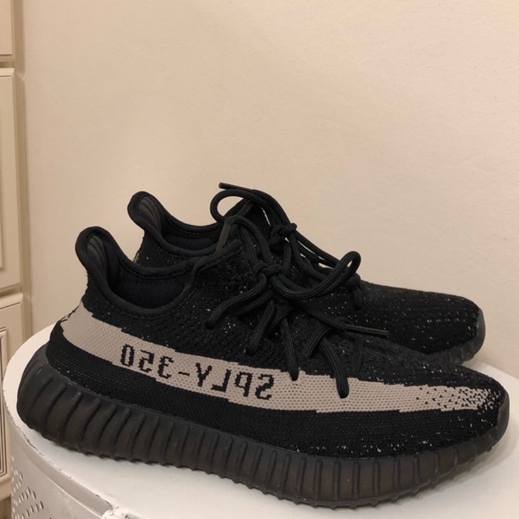adidas yeezy 350 v2 oreo